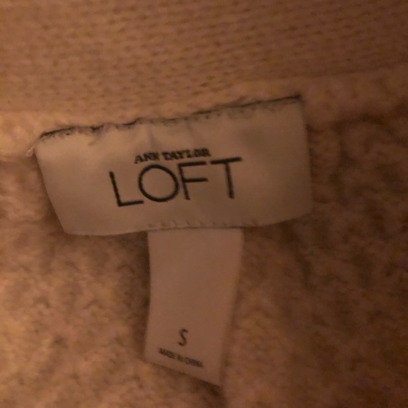 Loft wool blend sweater with two button closure - Picture 4 of 7